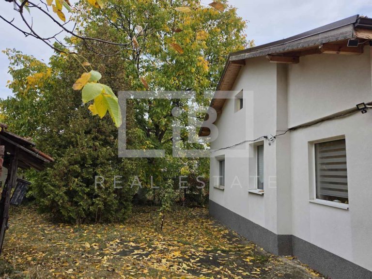Къща с двор 1015 кв.м. в с. Бистрица, район Панчарево, София